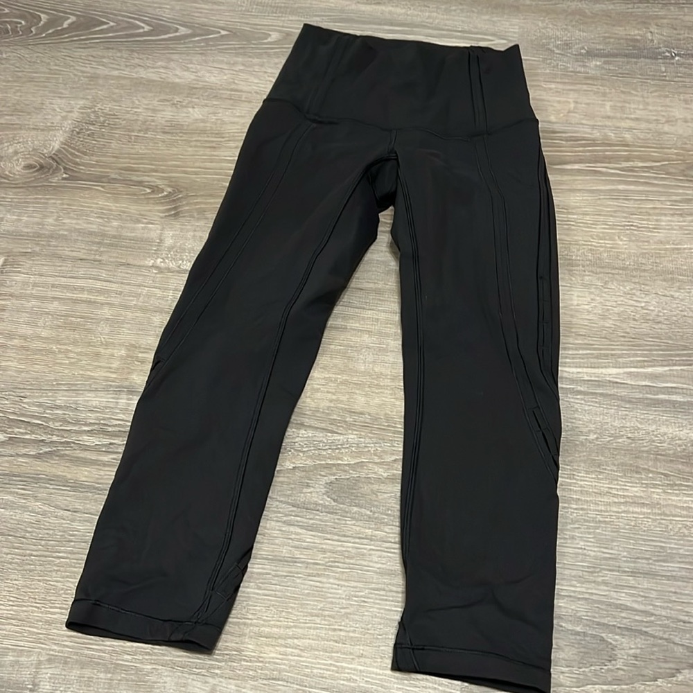 EUC! black lululemon leggings - size 4